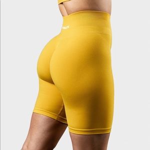 Alphalete AMPLIFY SHORT 7.5"